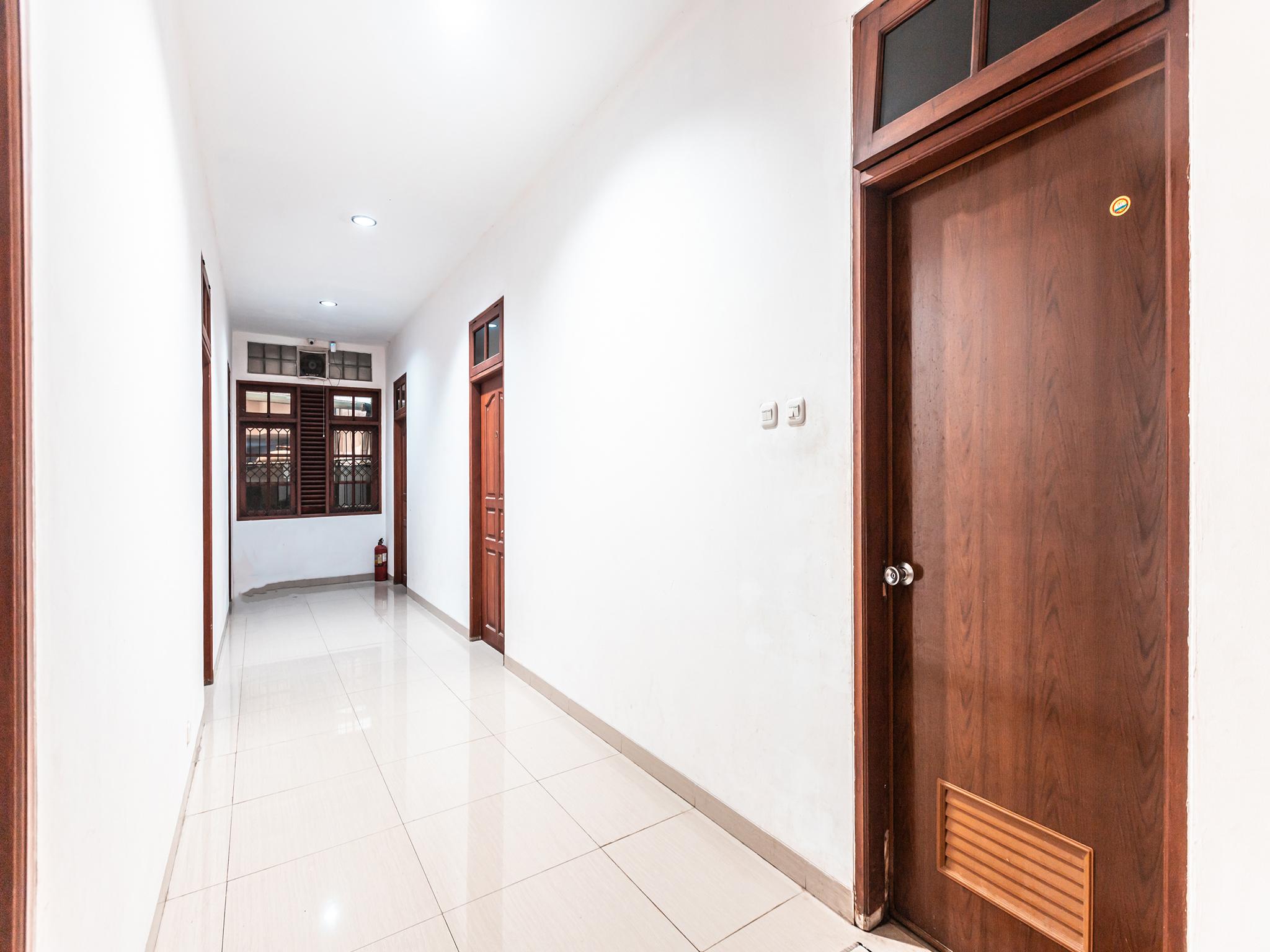 Oyo 1990 Kost Kuningan Executive Boading House Setiabudi Jakarta Ngoại thất bức ảnh